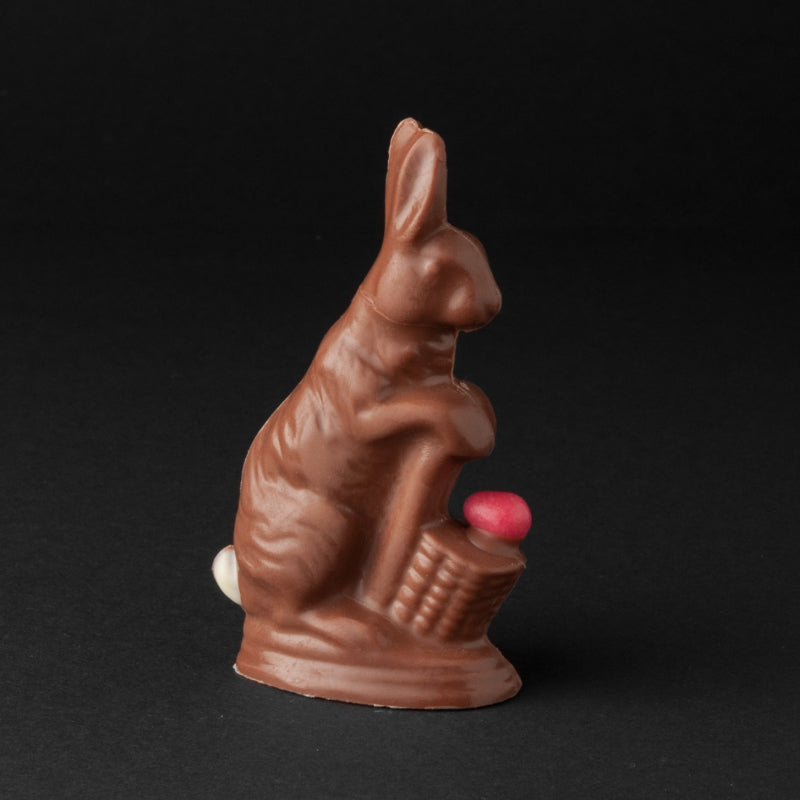 Nostalgiehase mit Korb