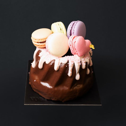 Mandelgugelhopf mit Macarons